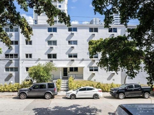 143 SW 9th St, Unit 304, Miami, FL 33130