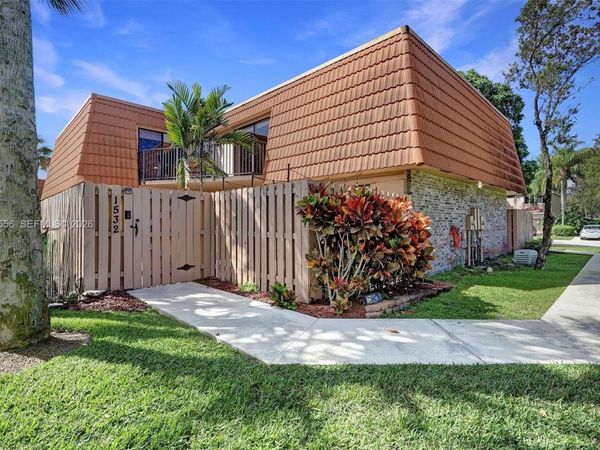 1532 W Harmony Lake Cir , Davie, FL 33324