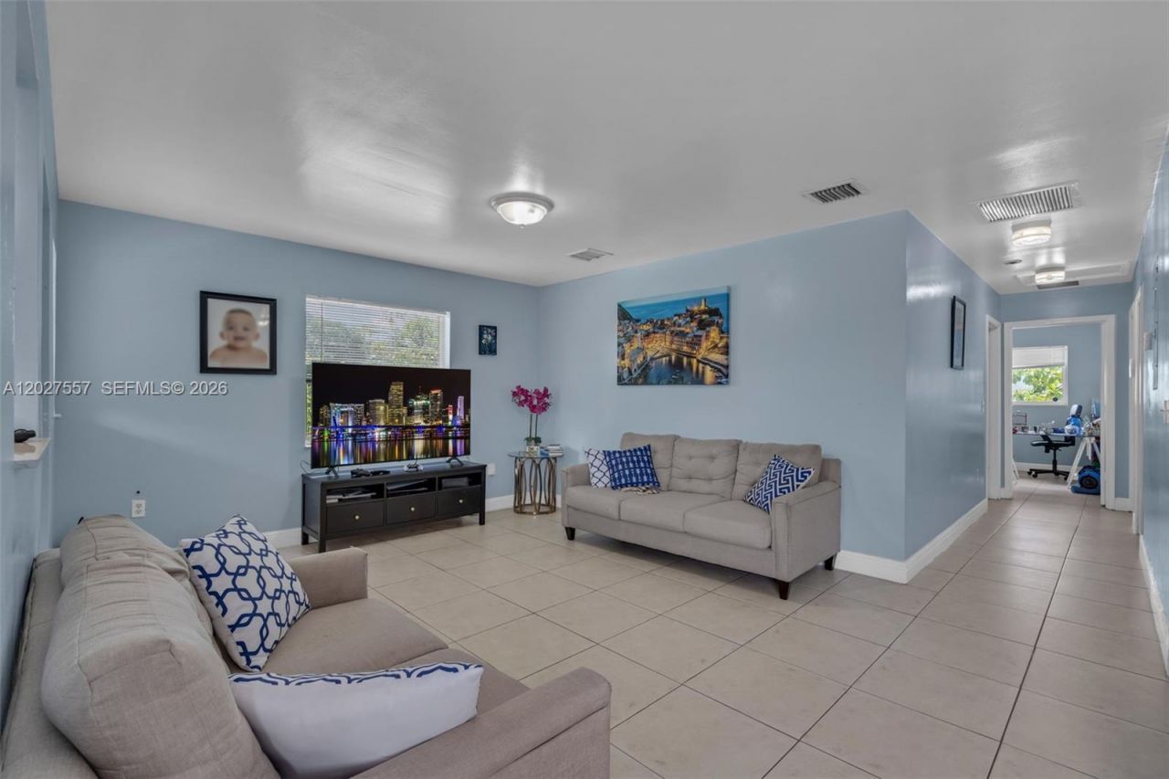 2986 NW 26th St , Miami, FL 33142 Photo