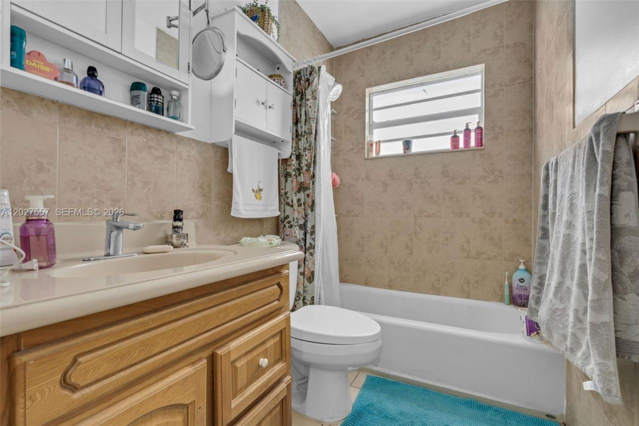 2986 NW 26th St , Miami, FL 33142 Photo