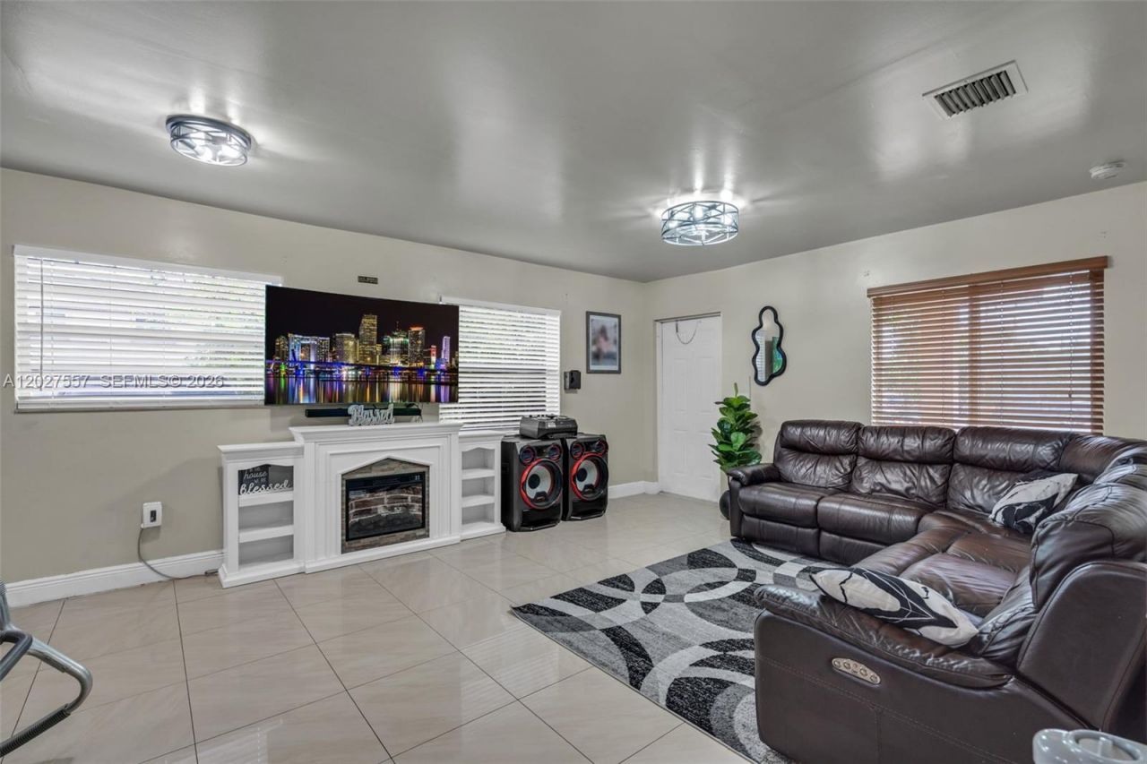 2986 NW 26th St , Miami, FL 33142 Photo