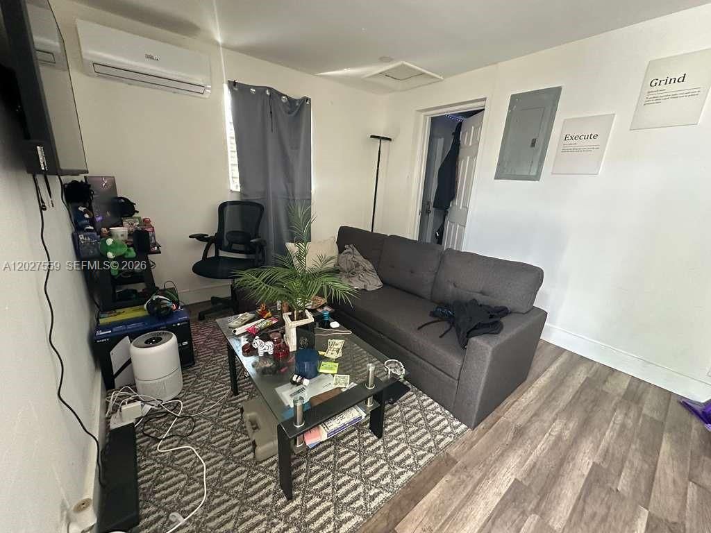 685 SW 7th Ter , Dania Beach, FL 33004 Photo