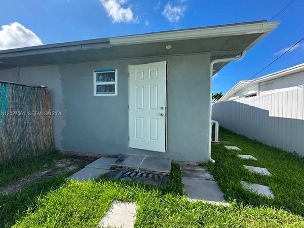 1090 W 60th St, Unit 1, Hialeah, FL 33012