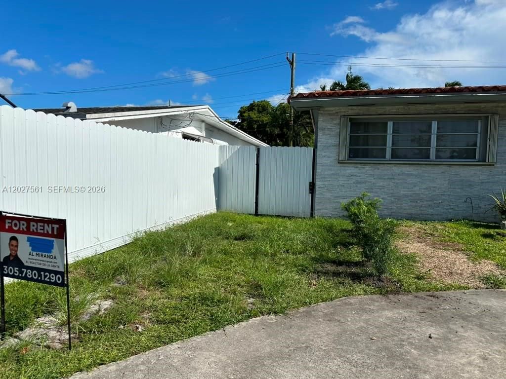 1090 W 60th St, Unit 1, Hialeah, FL 33012 Photo