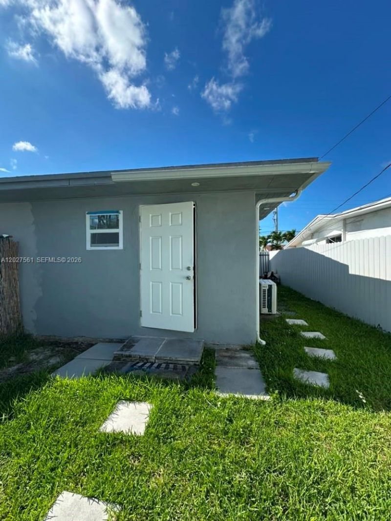 1090 W 60th St, Unit 1, Hialeah, FL 33012 Photo