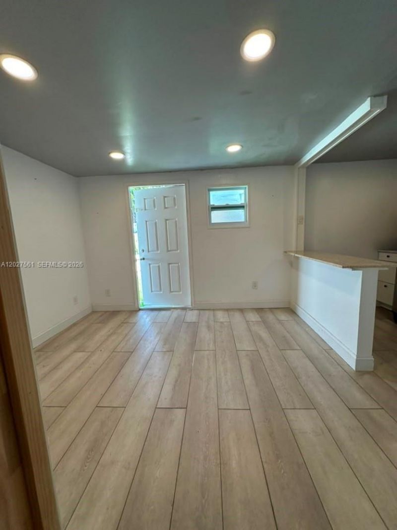 1090 W 60th St, Unit 1, Hialeah, FL 33012 Photo