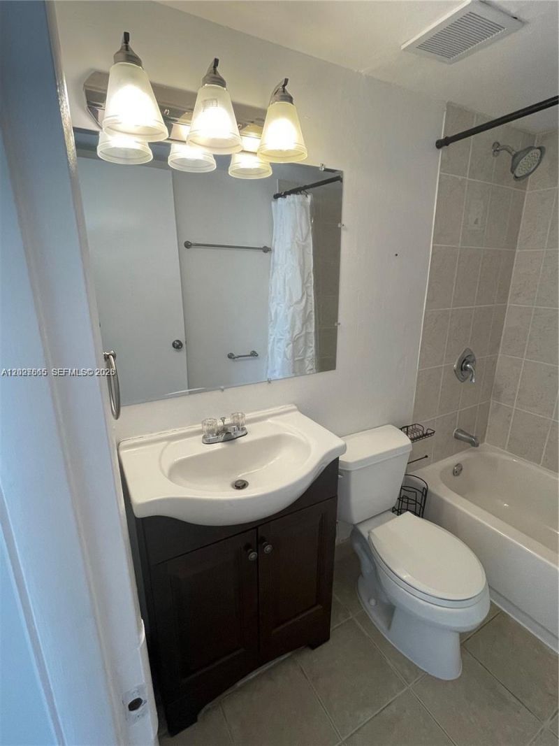 5199 NW 7th St , Unit 112, Miami, FL 33126 Photo