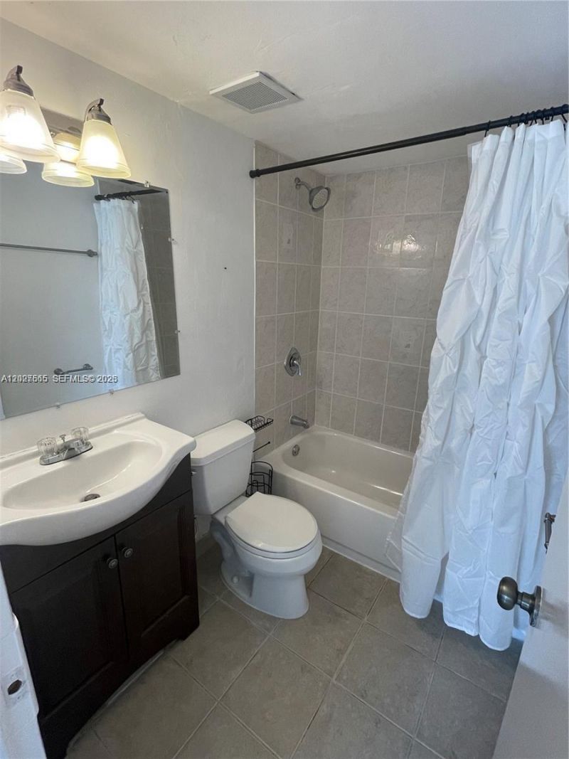 5199 NW 7th St , Unit 112, Miami, FL 33126 Photo