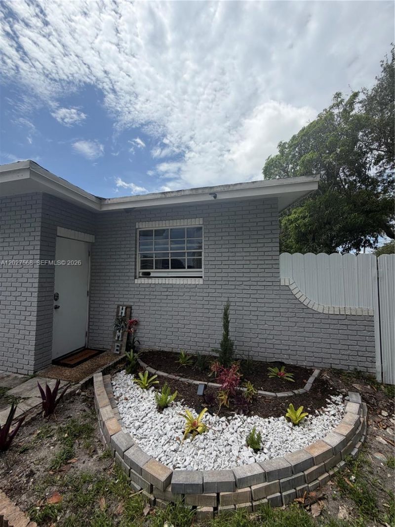 4890 NW 7th St, Unit 2, Plantation, FL 33317 Photo