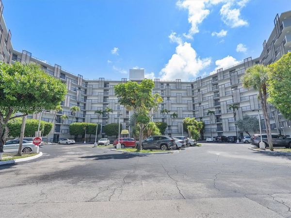 20400 W Country Club Dr , Unit 214, Aventura, FL 33180