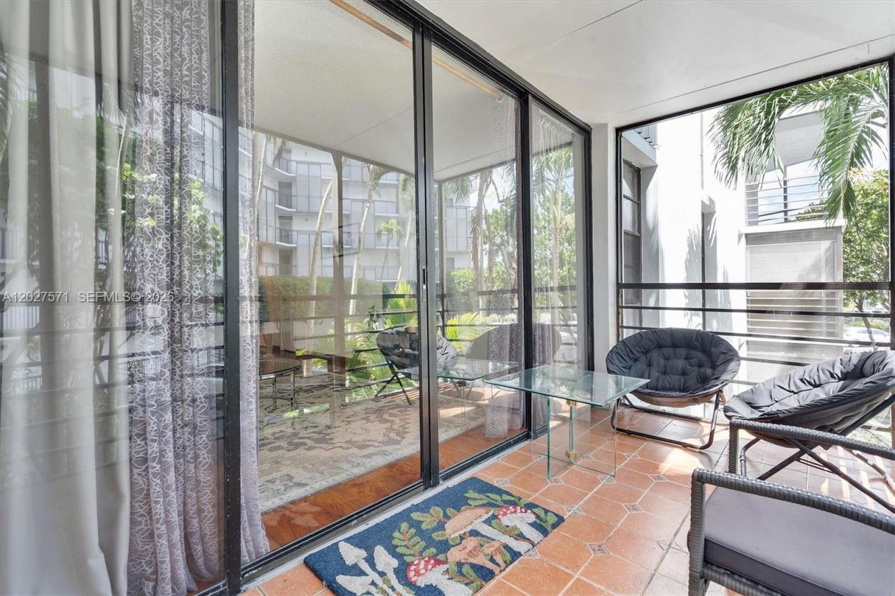 20400 W Country Club Dr , Unit 214, Aventura, FL 33180 Photo