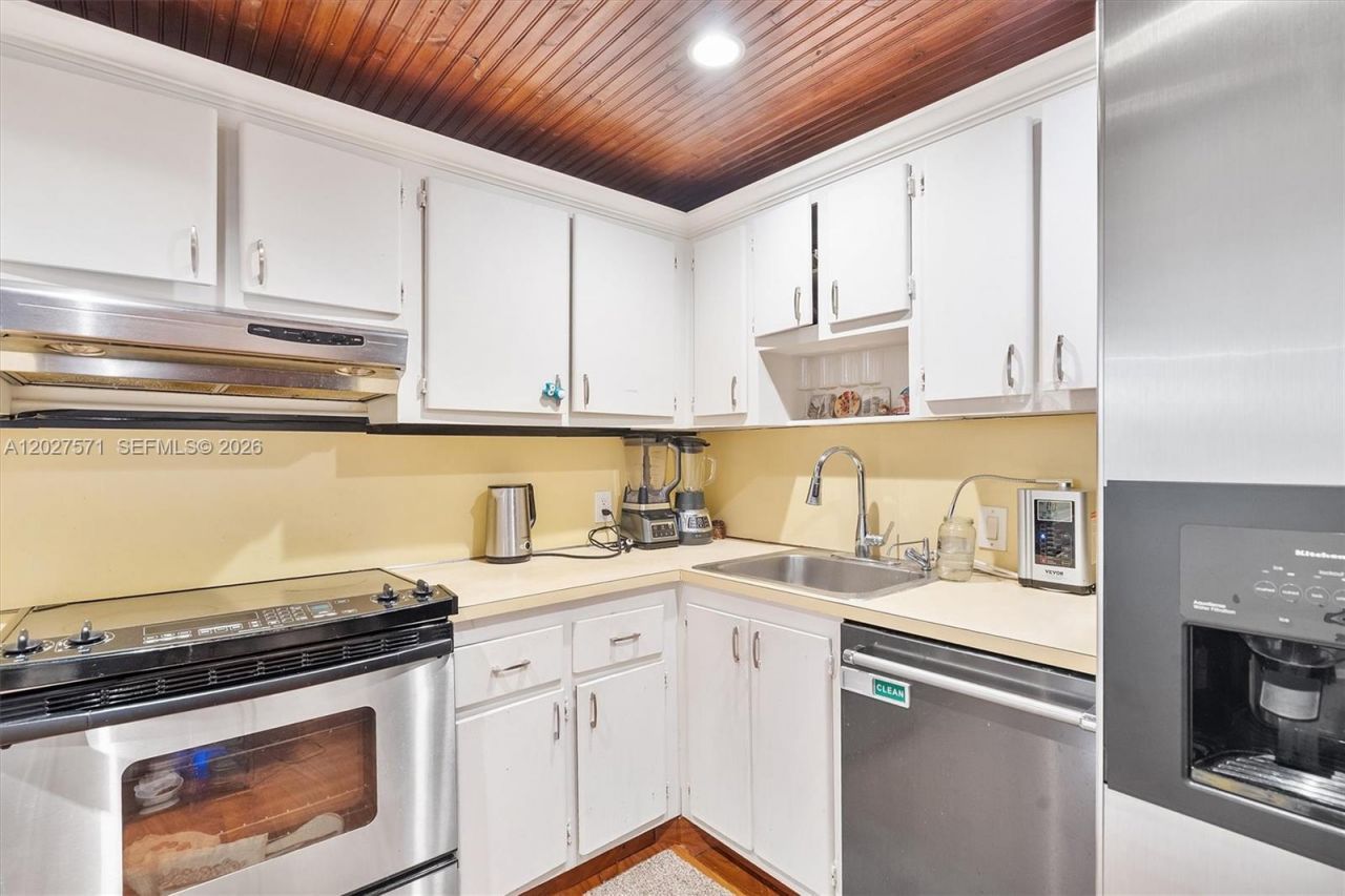 20400 W Country Club Dr , Unit 214, Aventura, FL 33180 Photo