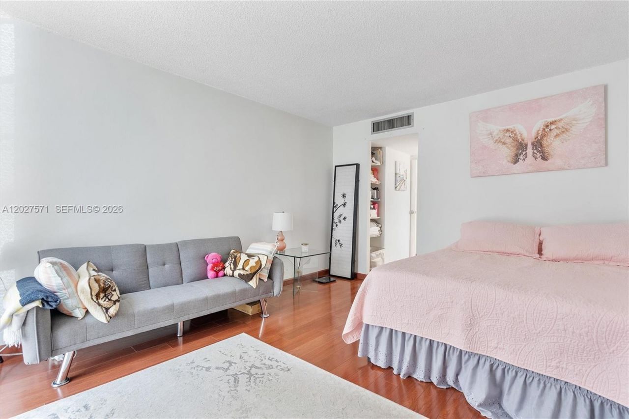 20400 W Country Club Dr , Unit 214, Aventura, FL 33180 Photo