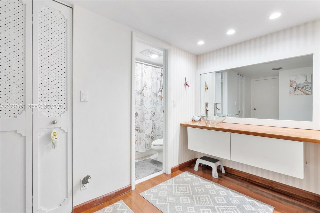20400 W Country Club Dr , Unit 214, Aventura, FL 33180 Photo