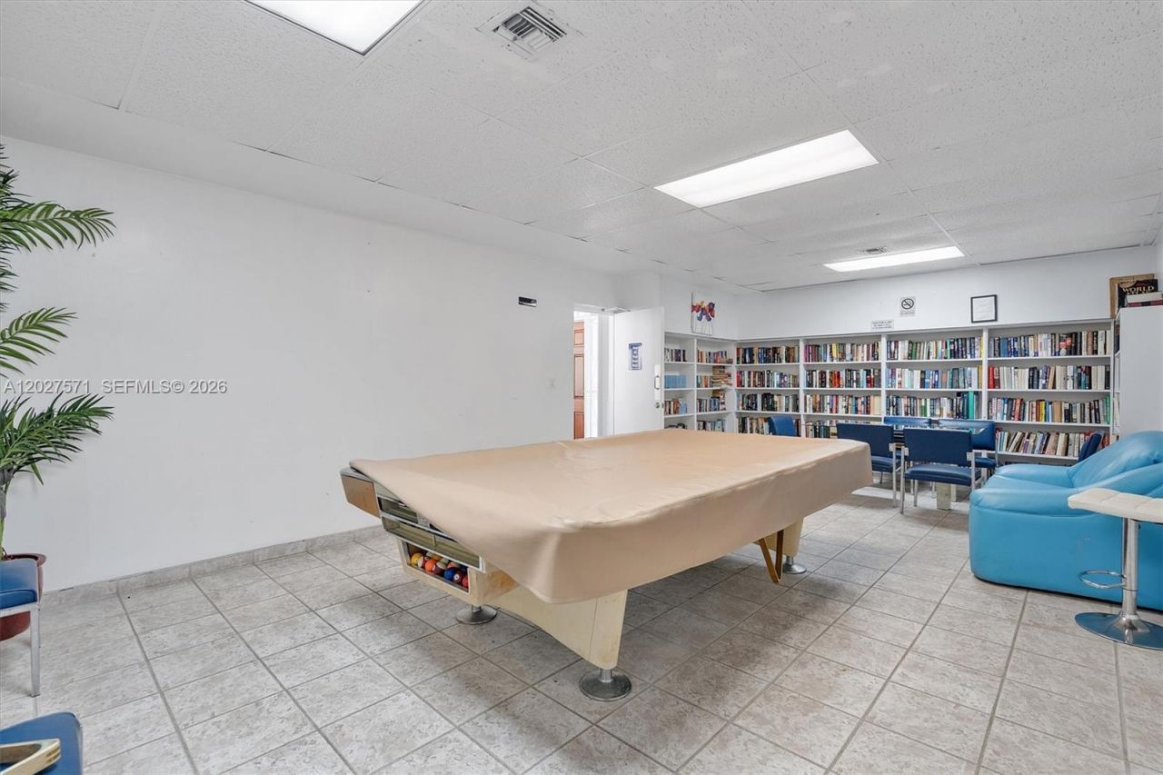 20400 W Country Club Dr , Unit 214, Aventura, FL 33180 Photo