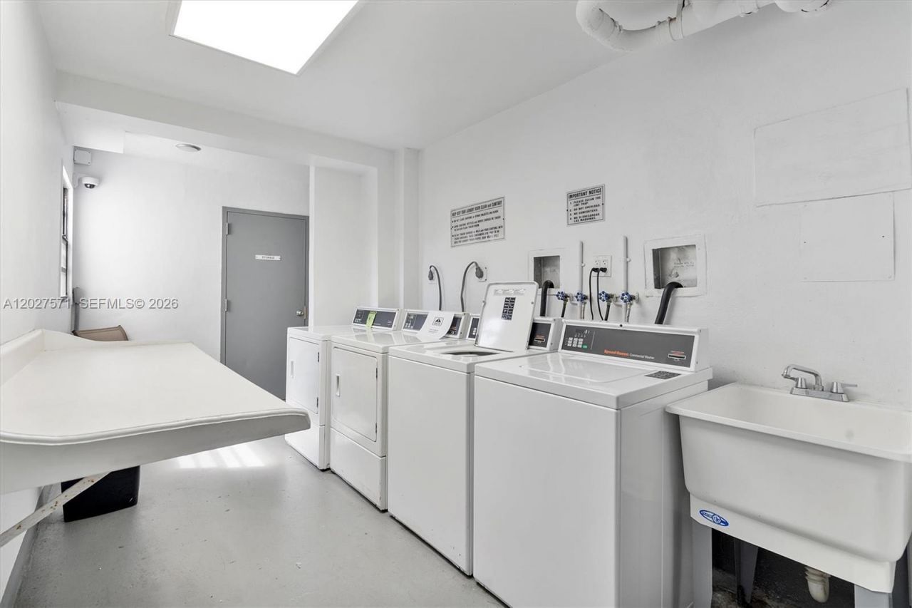 20400 W Country Club Dr , Unit 214, Aventura, FL 33180 Photo