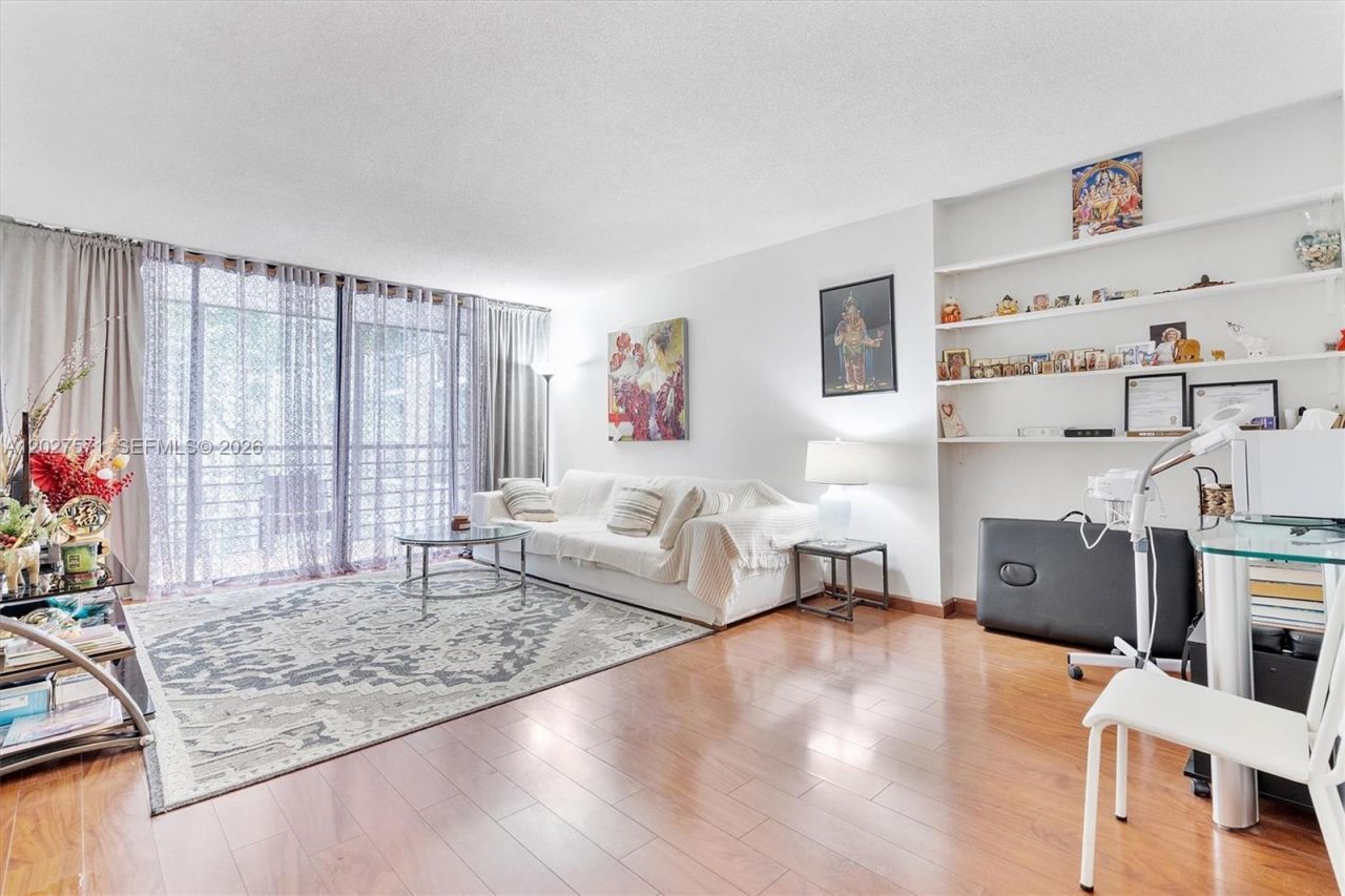 20400 W Country Club Dr , Unit 214, Aventura, FL 33180 Photo