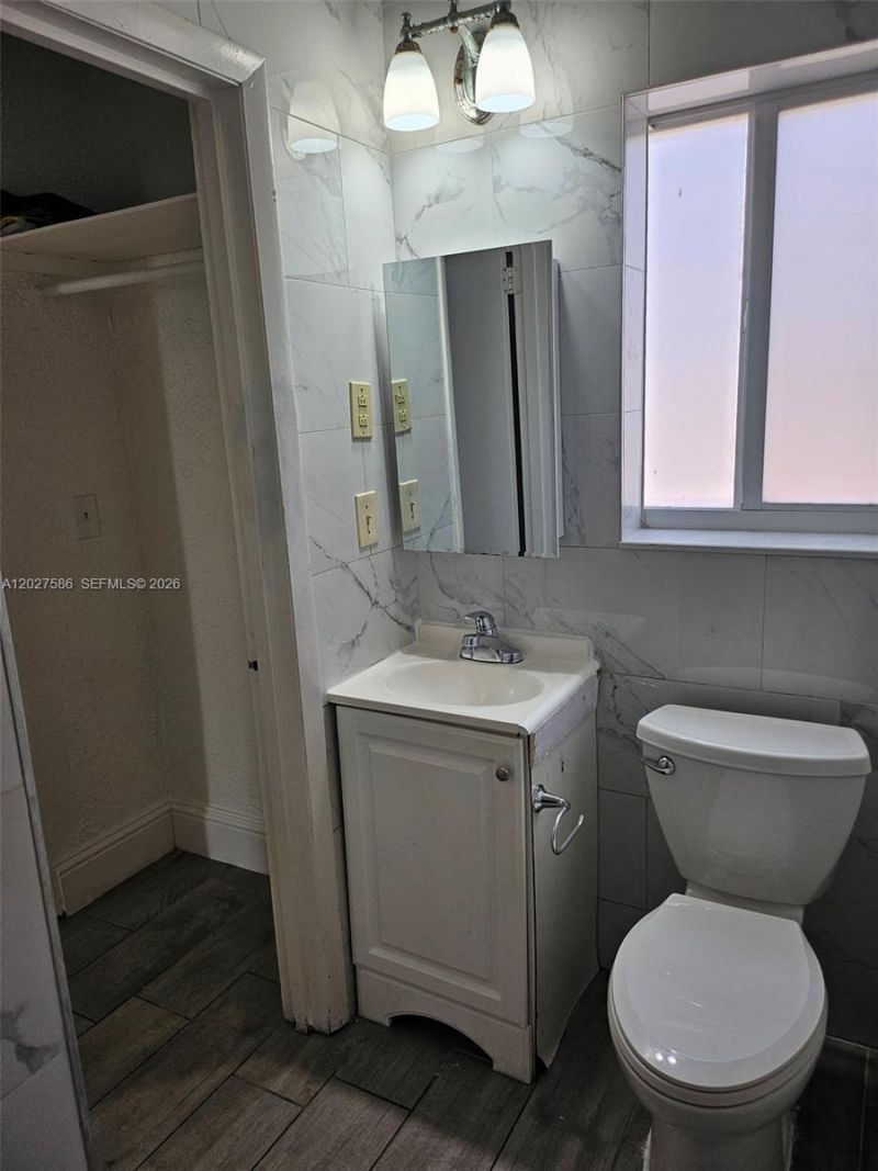 709 NE 4th Ct , Unit 2, Hallandale Beach, FL 33009 Photo