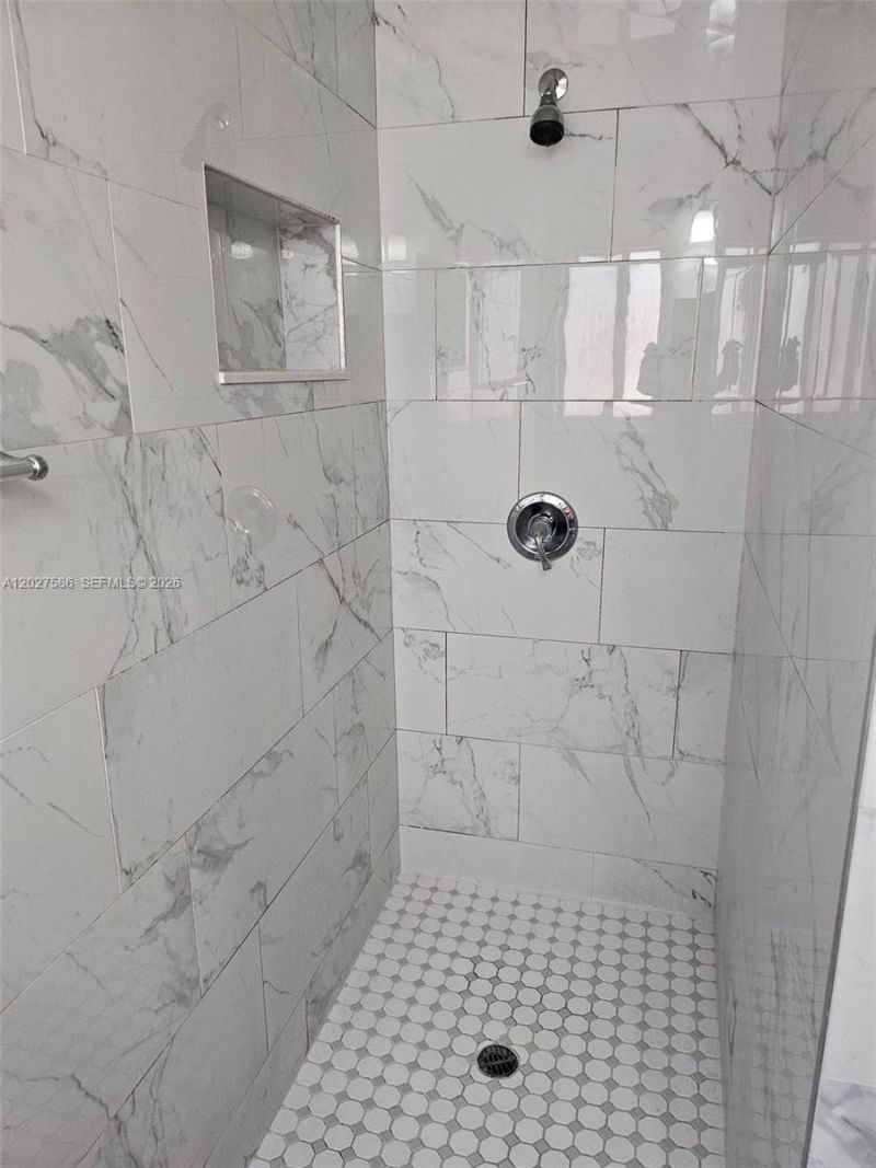 709 NE 4th Ct , Unit 2, Hallandale Beach, FL 33009 Photo