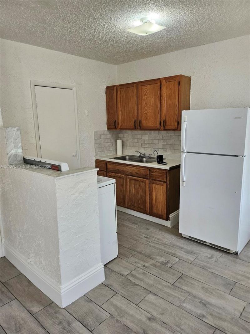 709 NE 4th Ct , Unit 2, Hallandale Beach, FL 33009 Photo