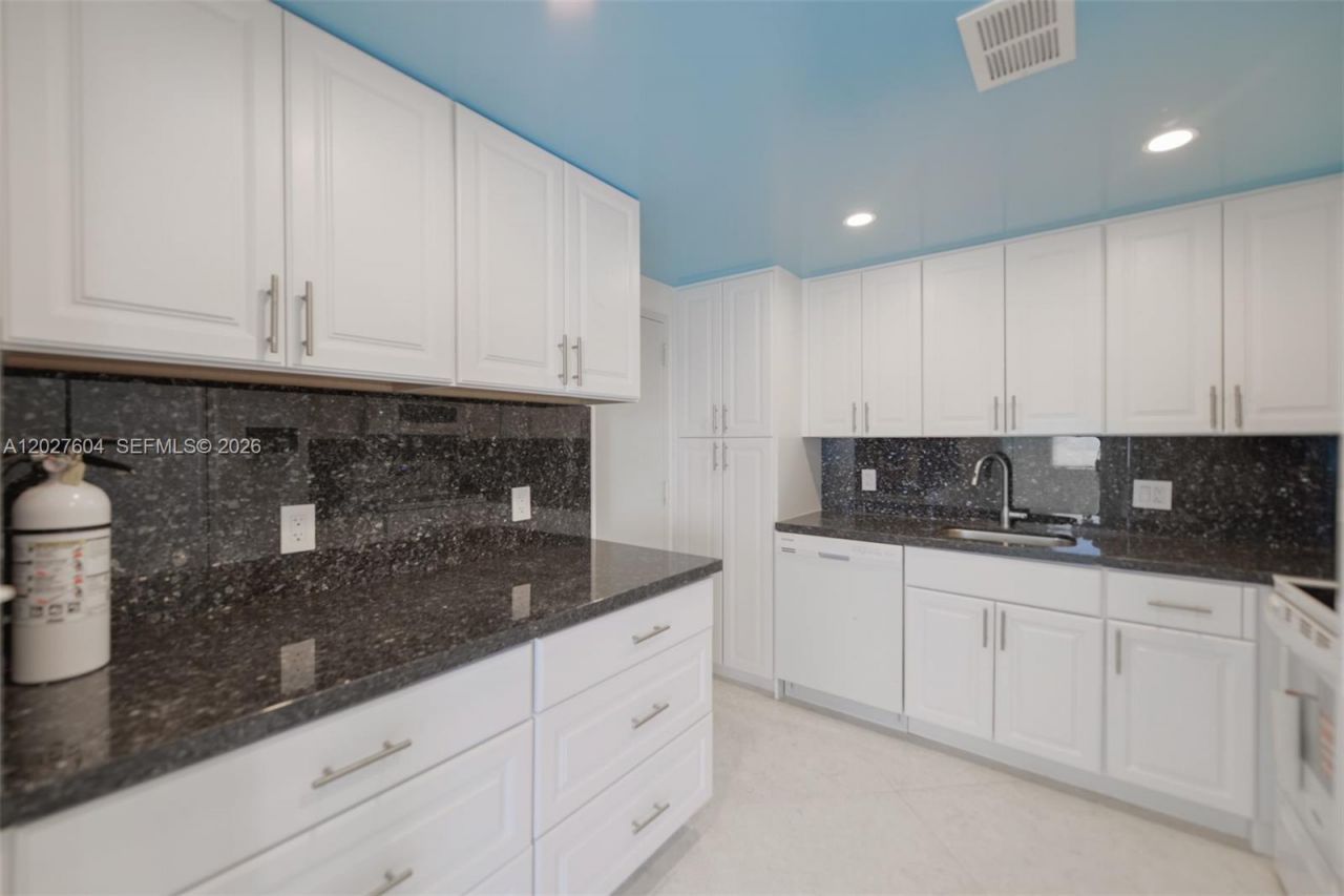 1950 S Ocean Dr, Unit 19P, Hallandale Beach, FL 33009 Photo