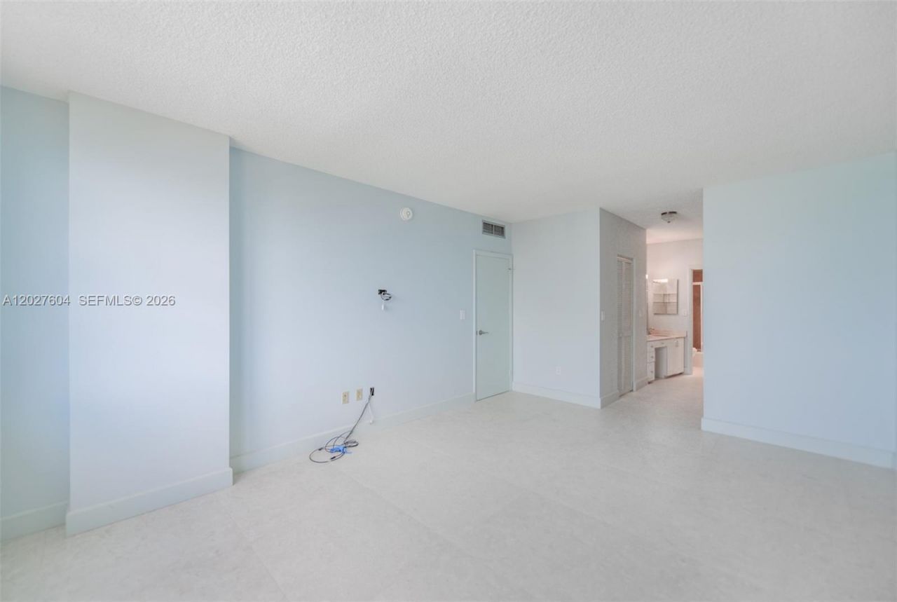1950 S Ocean Dr, Unit 19P, Hallandale Beach, FL 33009 Photo