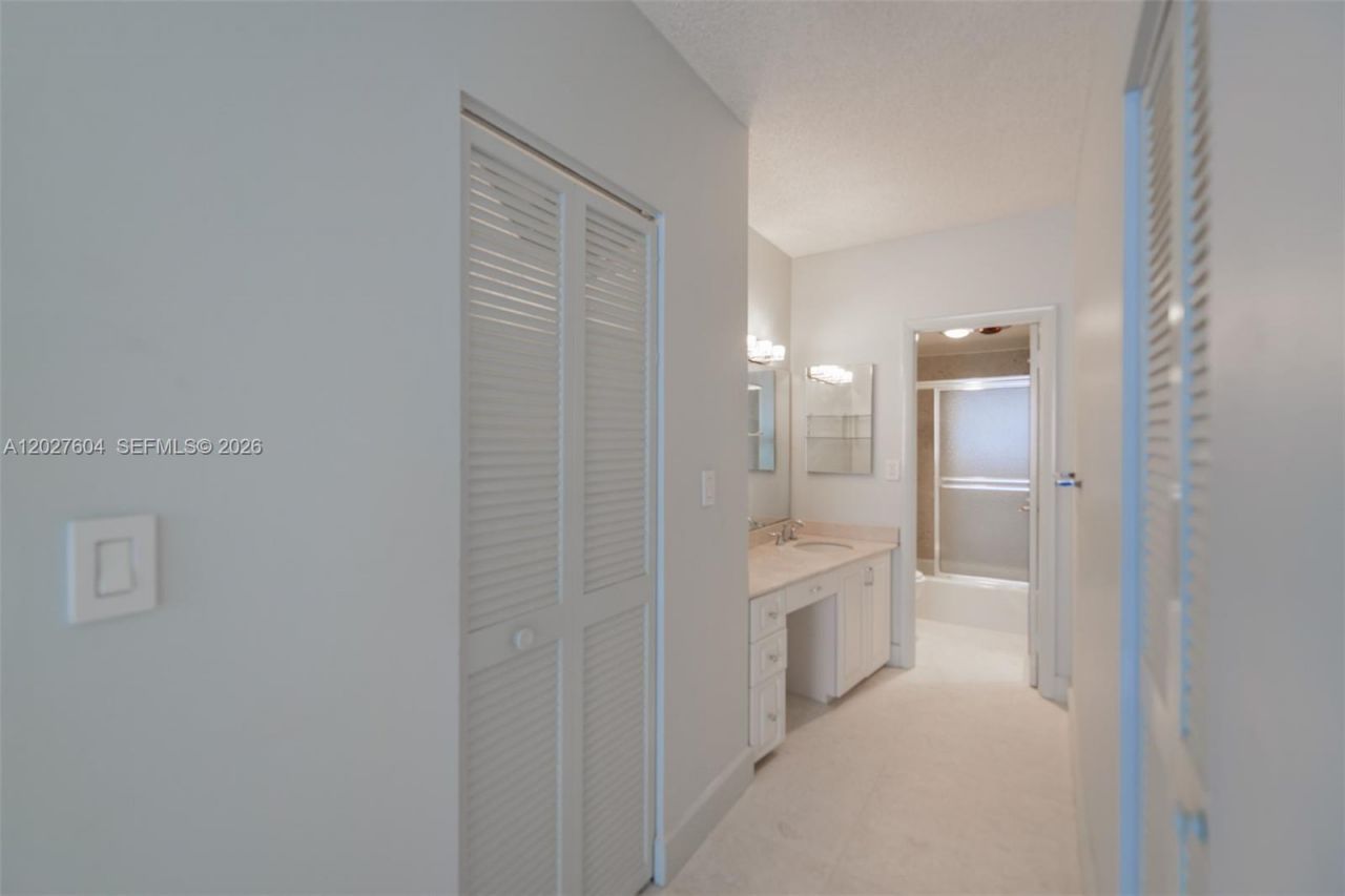 1950 S Ocean Dr, Unit 19P, Hallandale Beach, FL 33009 Photo
