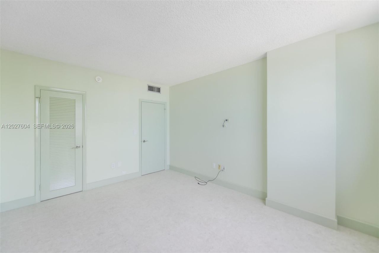 1950 S Ocean Dr, Unit 19P, Hallandale Beach, FL 33009 Photo