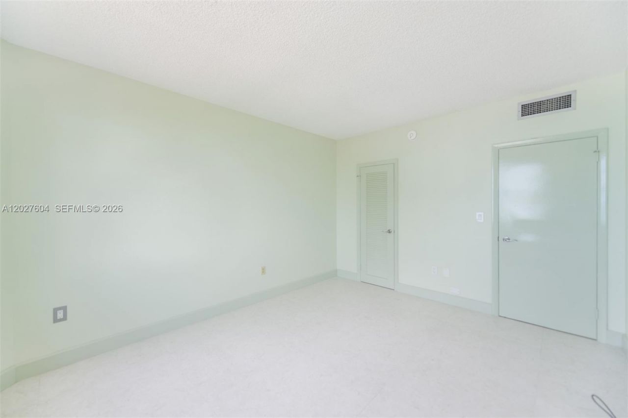 1950 S Ocean Dr, Unit 19P, Hallandale Beach, FL 33009 Photo