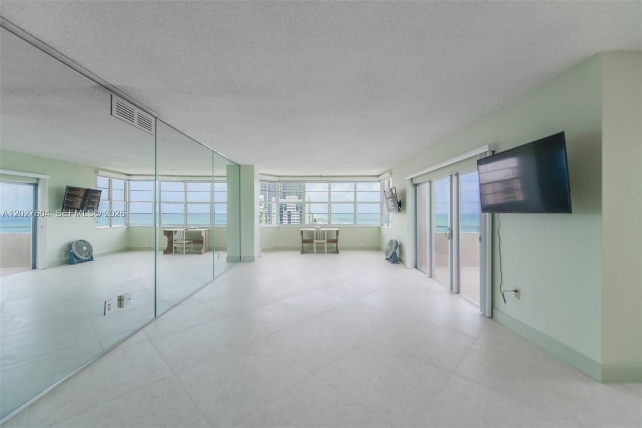 1950 S Ocean Dr, Unit 19P, Hallandale Beach, FL 33009 Photo