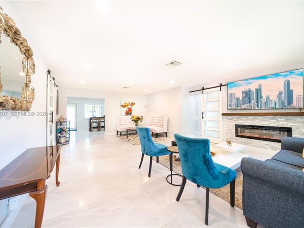 1101 NE 5th St, Hallandale Beach, FL 33009