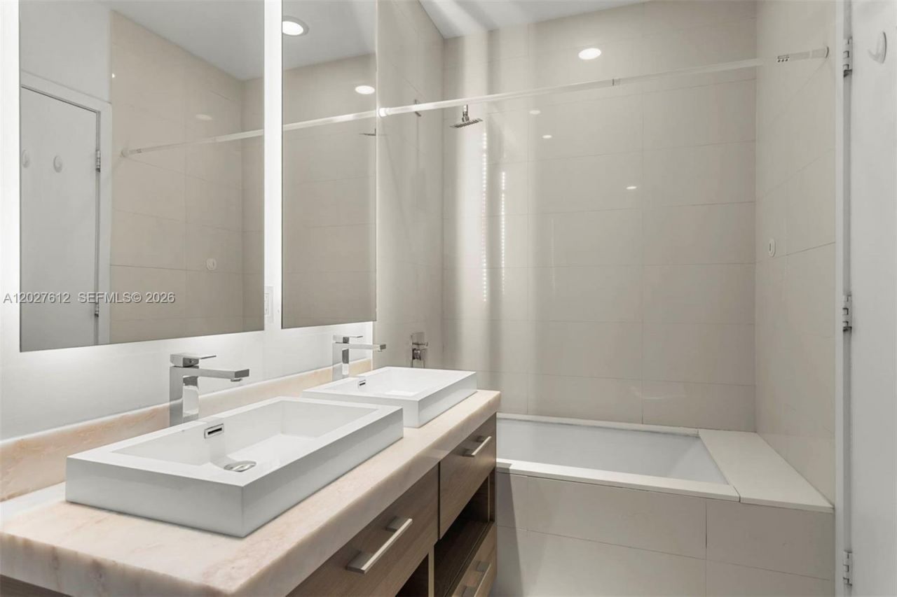 1300 S Miami Ave , Unit PH4910, Miami, FL 33130 Photo