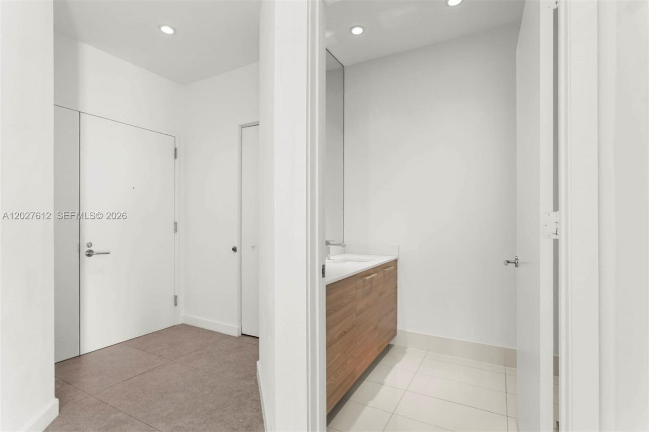 1300 S Miami Ave , Unit PH4910, Miami, FL 33130 Photo