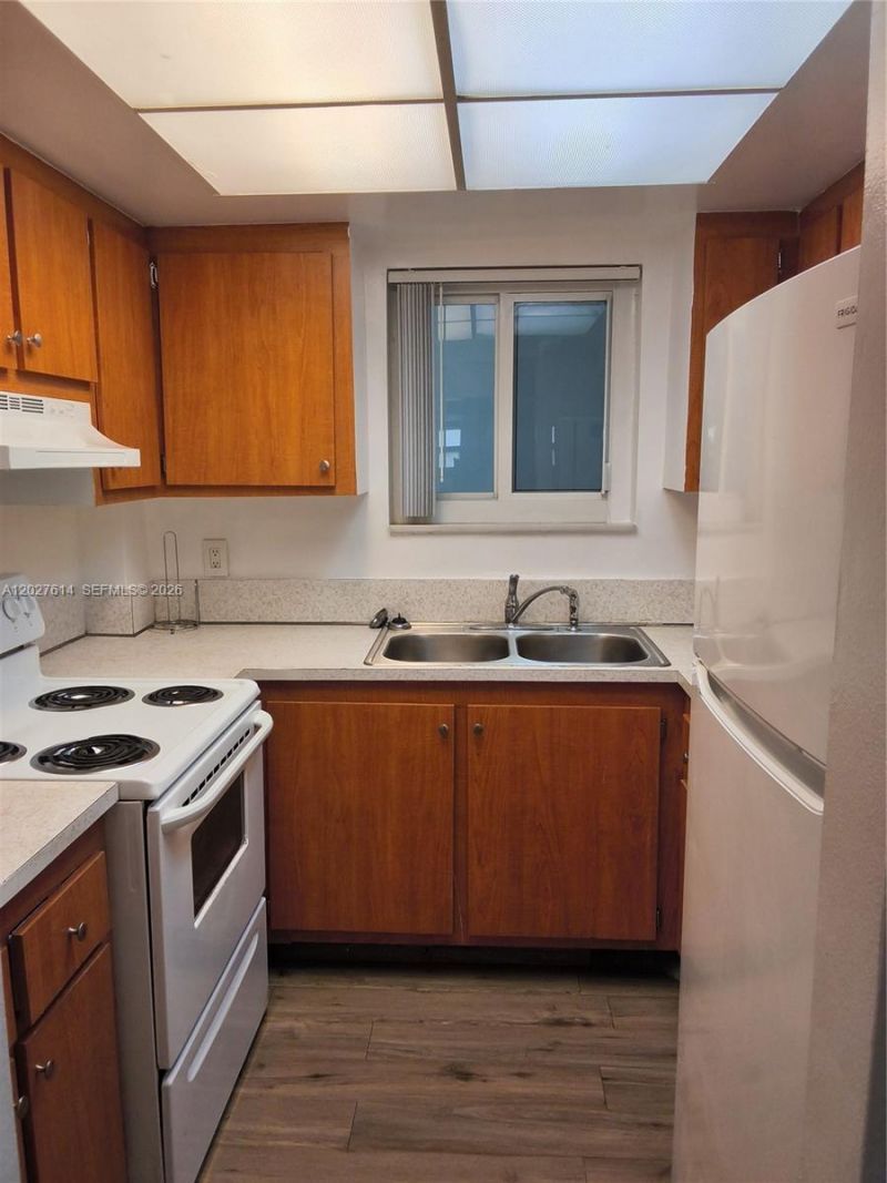 7041 Pembroke Rd , Unit 2, Pembroke Pines, FL 33023 Photo