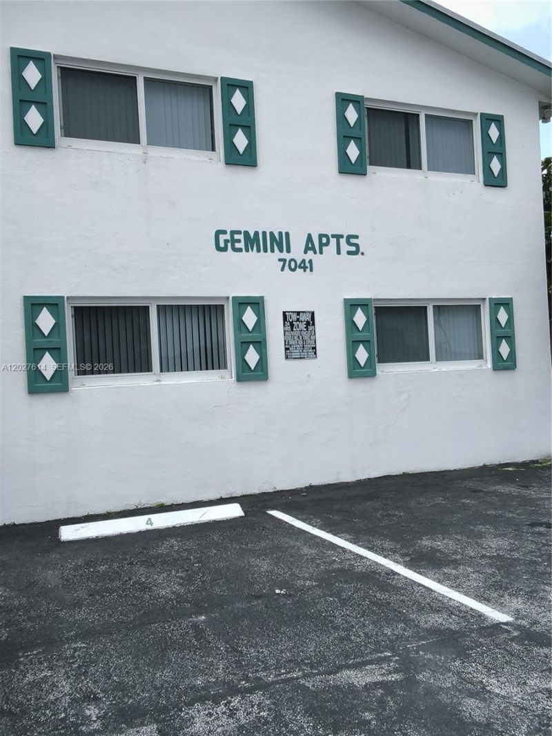 7041 Pembroke Rd , Unit 2, Pembroke Pines, FL 33023 Photo