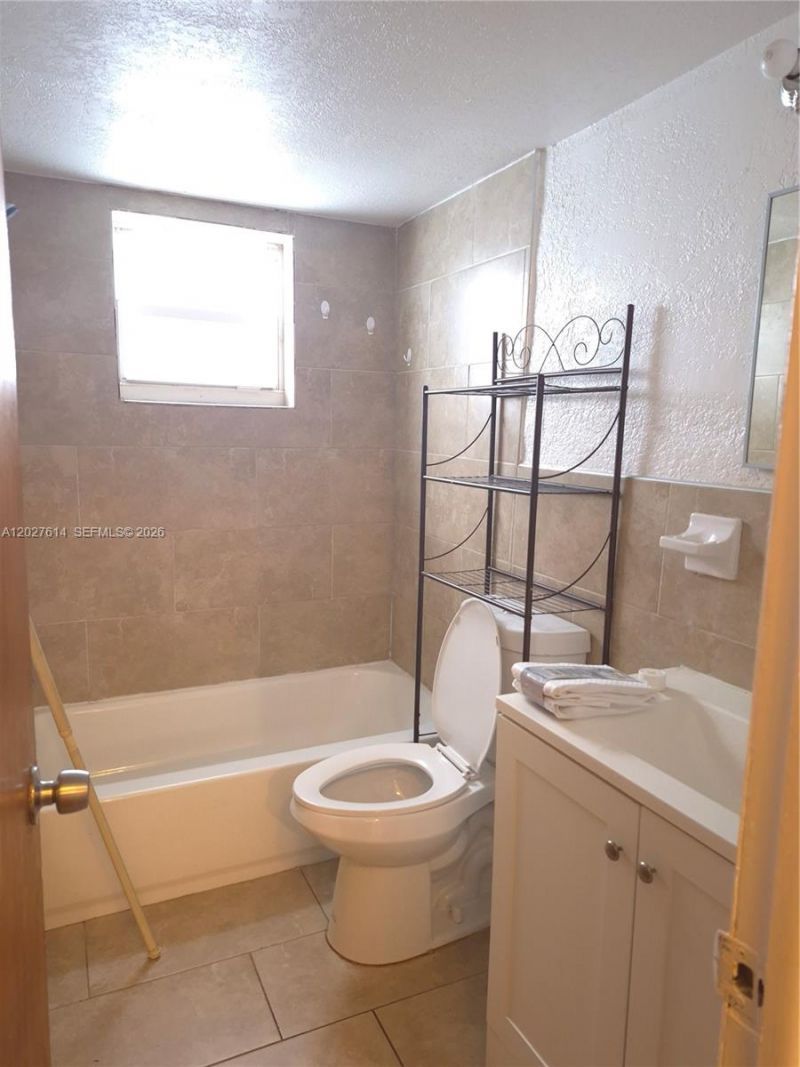 7041 Pembroke Rd , Unit 2, Pembroke Pines, FL 33023 Photo