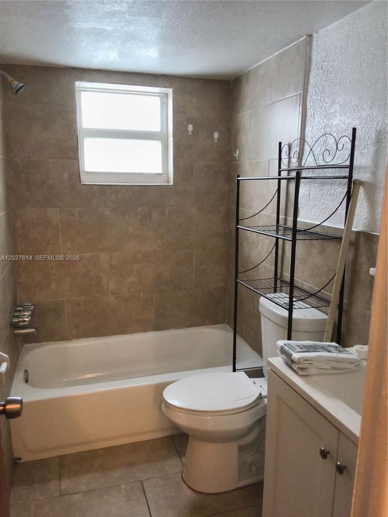 7041 Pembroke Rd , Unit 2, Pembroke Pines, FL 33023 Photo