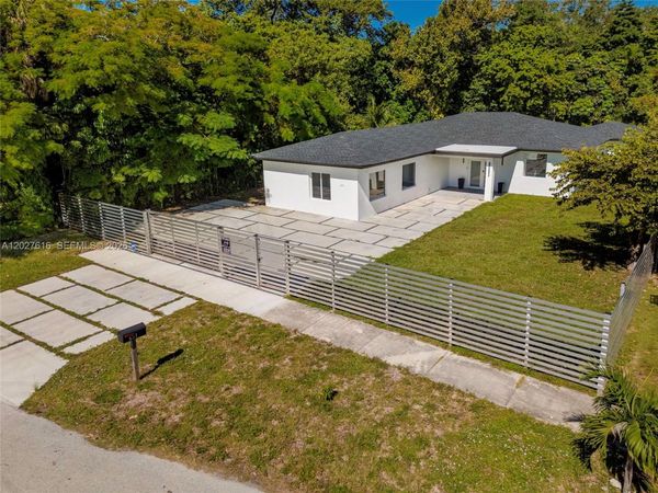 651 NE 172nd St , Miami, FL 33162