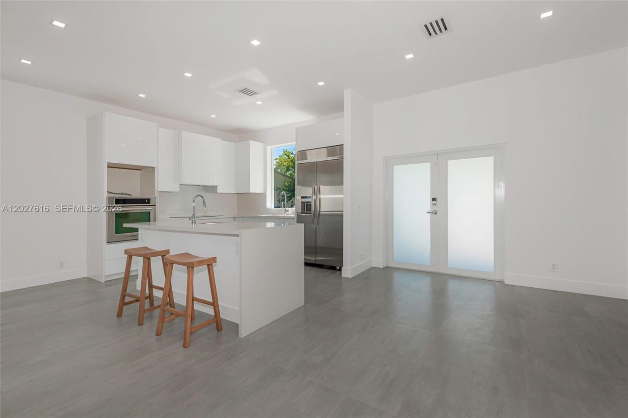 651 NE 172nd St, Miami, FL 33162 Photo