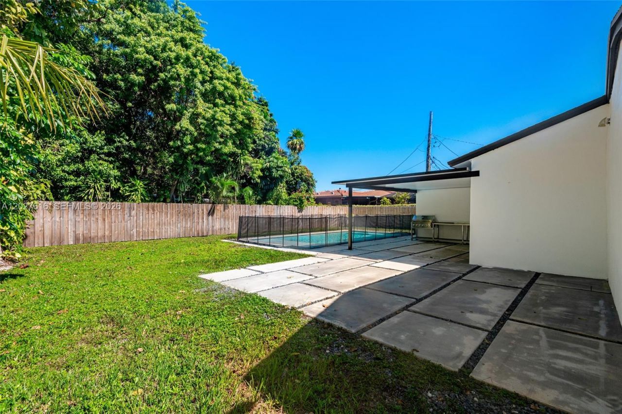 651 NE 172nd St, Miami, FL 33162 Photo