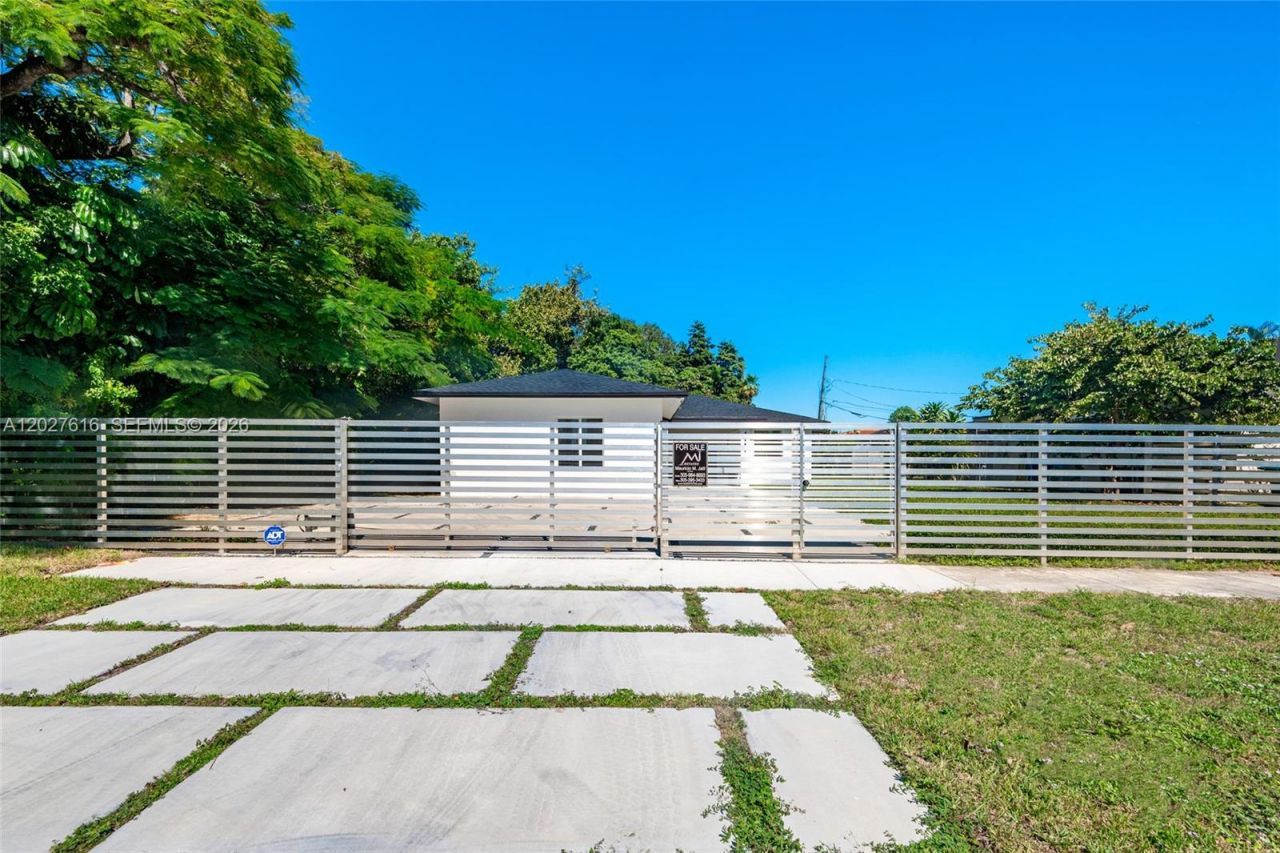 651 NE 172nd St, Miami, FL 33162 Photo