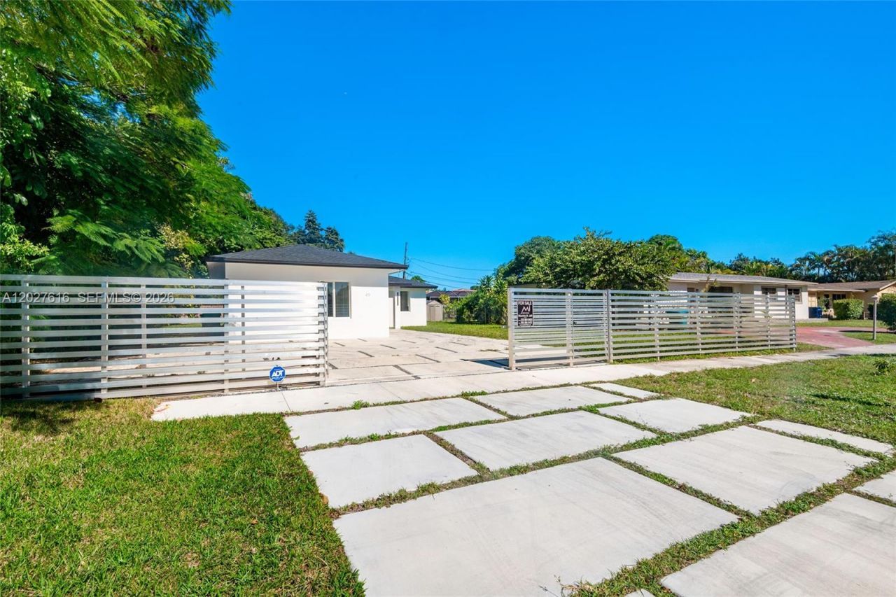 651 NE 172nd St, Miami, FL 33162 Photo