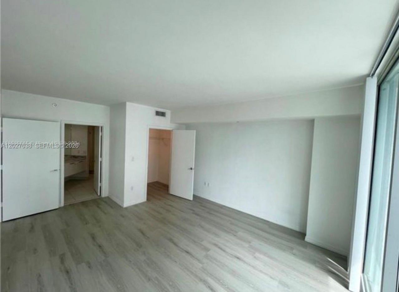 500 Brickell Ave , Unit 3910, Miami, FL 33131 Photo
