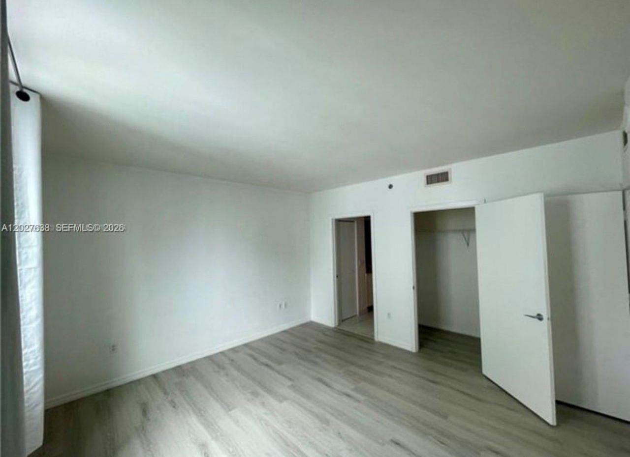 500 Brickell Ave , Unit 3910, Miami, FL 33131 Photo