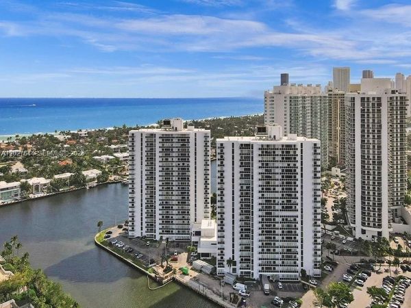 20505 E Country Club Dr , Unit 233, Aventura, FL 33180
