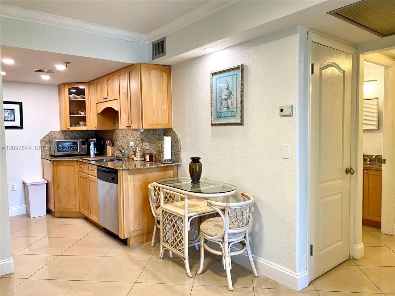 20505 E Country Club Dr, Unit 233, Aventura, FL 33180 Photo