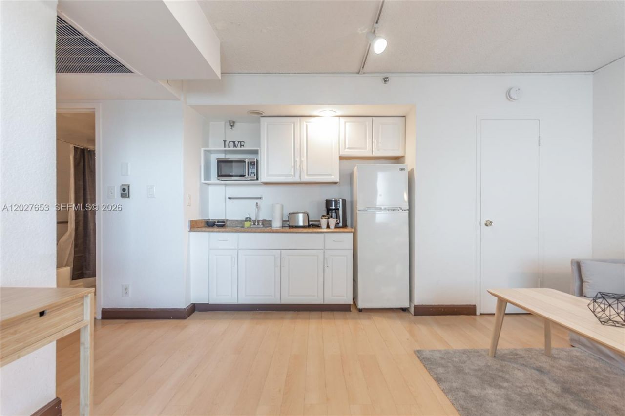 5445 Collins Ave, Unit 1105, Miami Beach, FL 33140 Photo