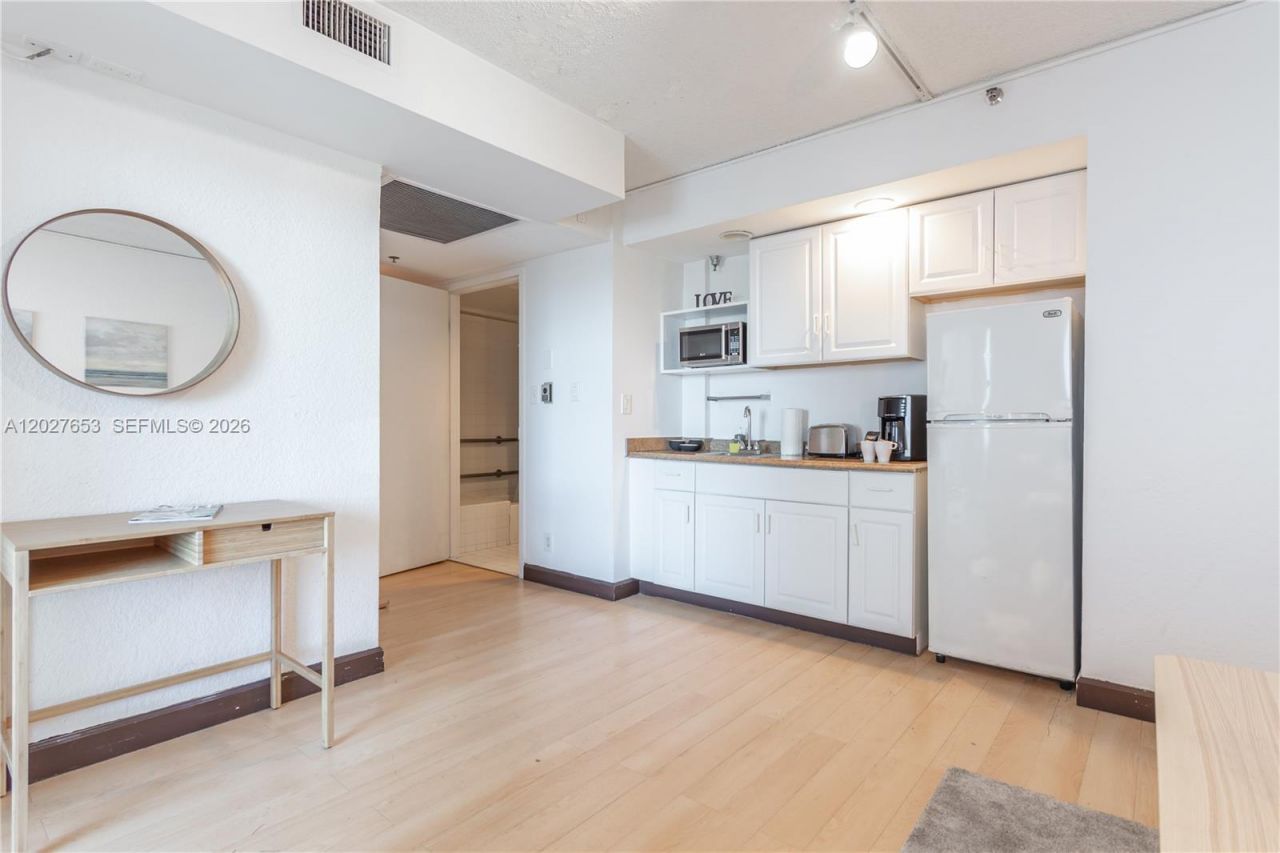 5445 Collins Ave, Unit 1105, Miami Beach, FL 33140 Photo