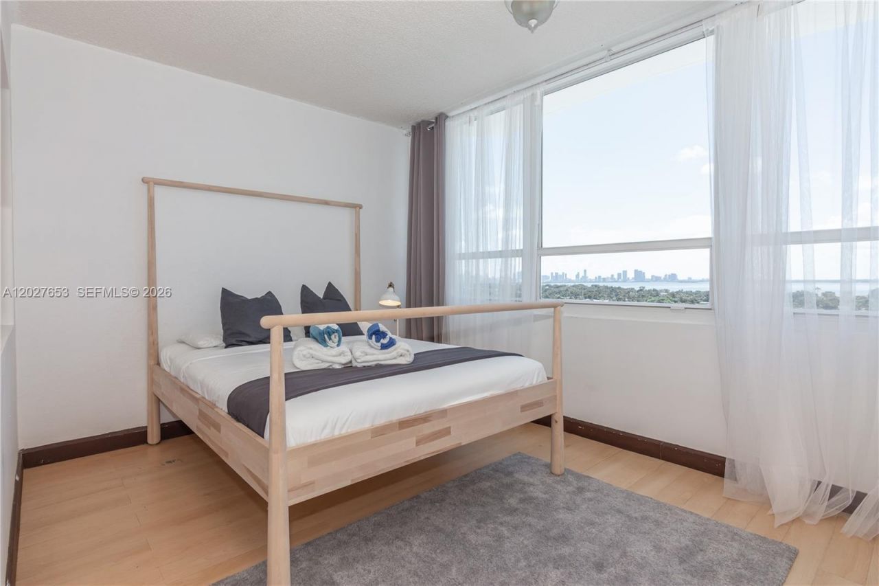 5445 Collins Ave, Unit 1105, Miami Beach, FL 33140 Photo