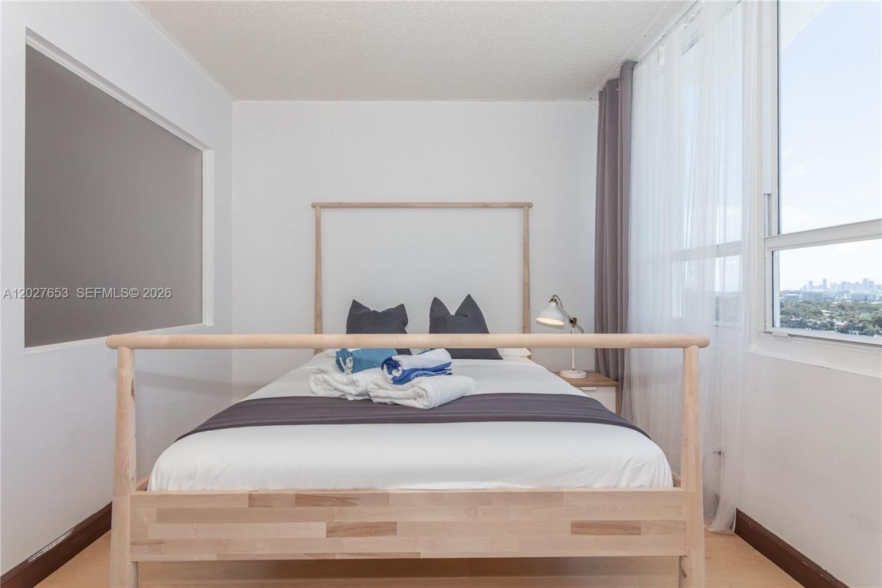 5445 Collins Ave, Unit 1105, Miami Beach, FL 33140 Photo